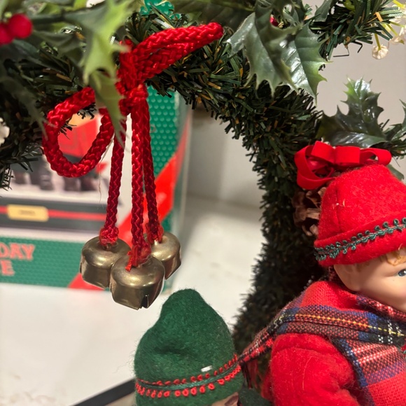 Vintage Dickens Smile Ind. Ltd. 1990 Christmas Carol Music Box with Lights w/box - Picture 10 of 17